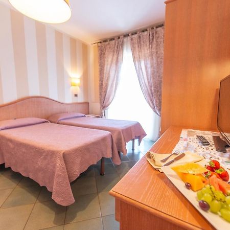 Hotel Tirreno Форте-деи-Марми Экстерьер фото