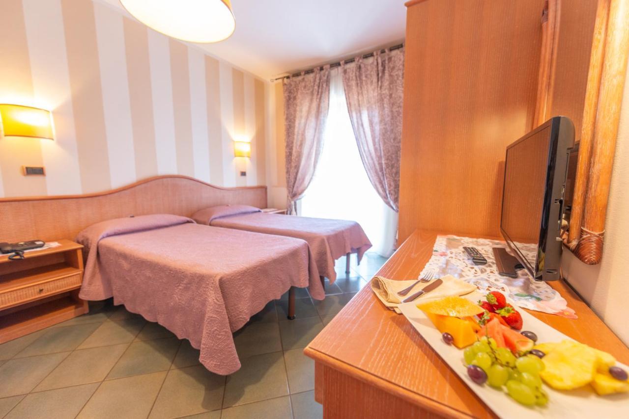 Hotel Tirreno Форте-деи-Марми Экстерьер фото