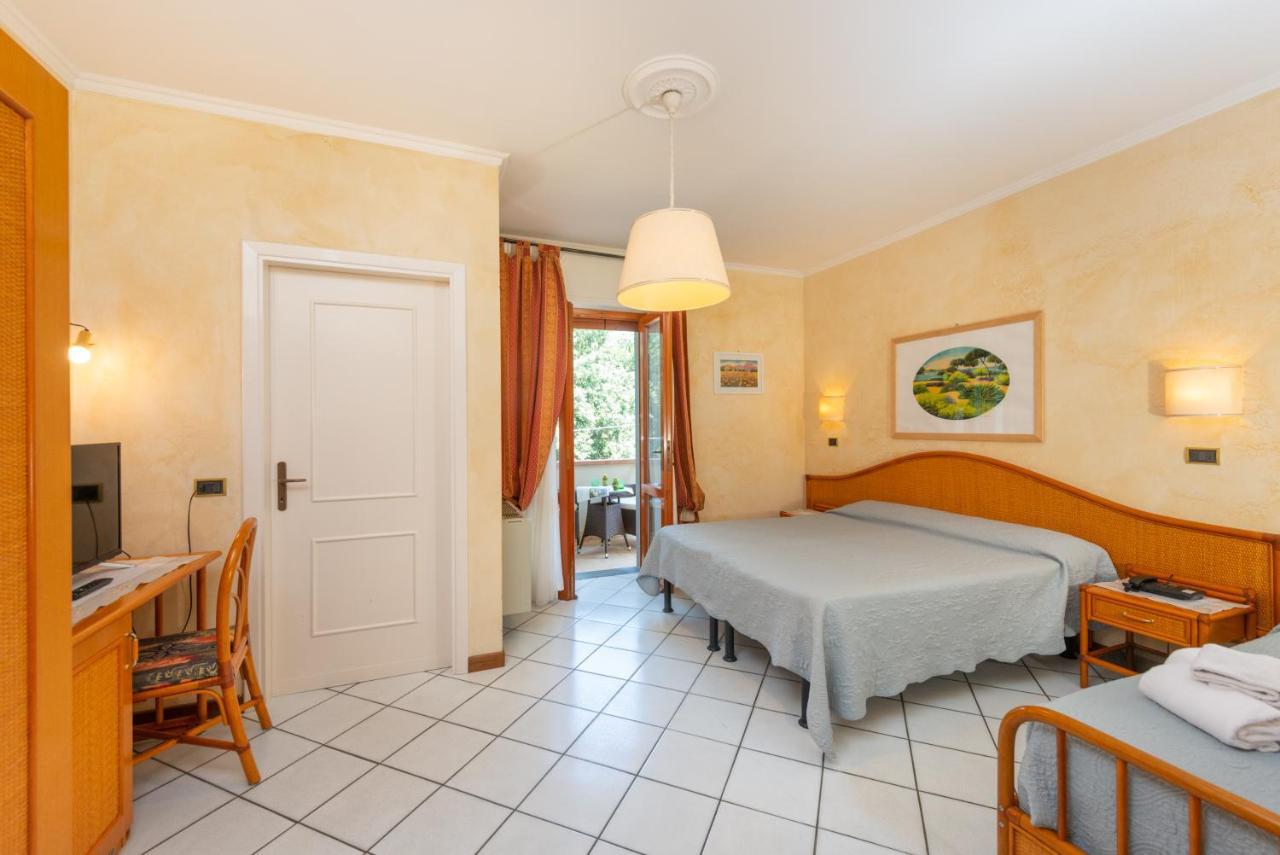 Hotel Tirreno Форте-деи-Марми Экстерьер фото