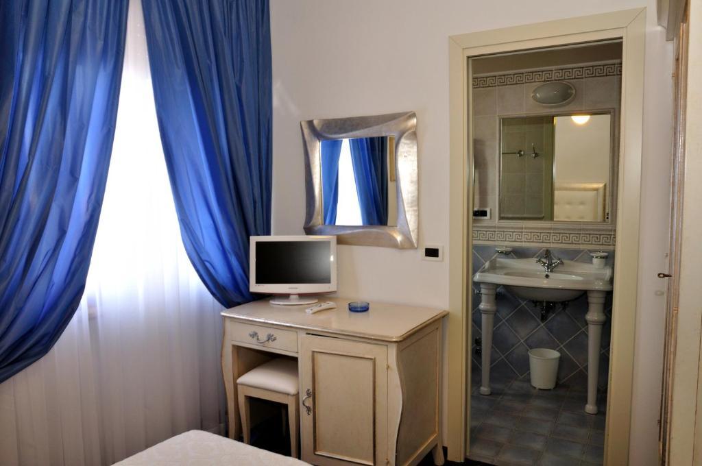 Hotel Tirreno Форте-деи-Марми Экстерьер фото