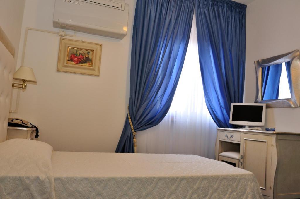 Hotel Tirreno Форте-деи-Марми Экстерьер фото