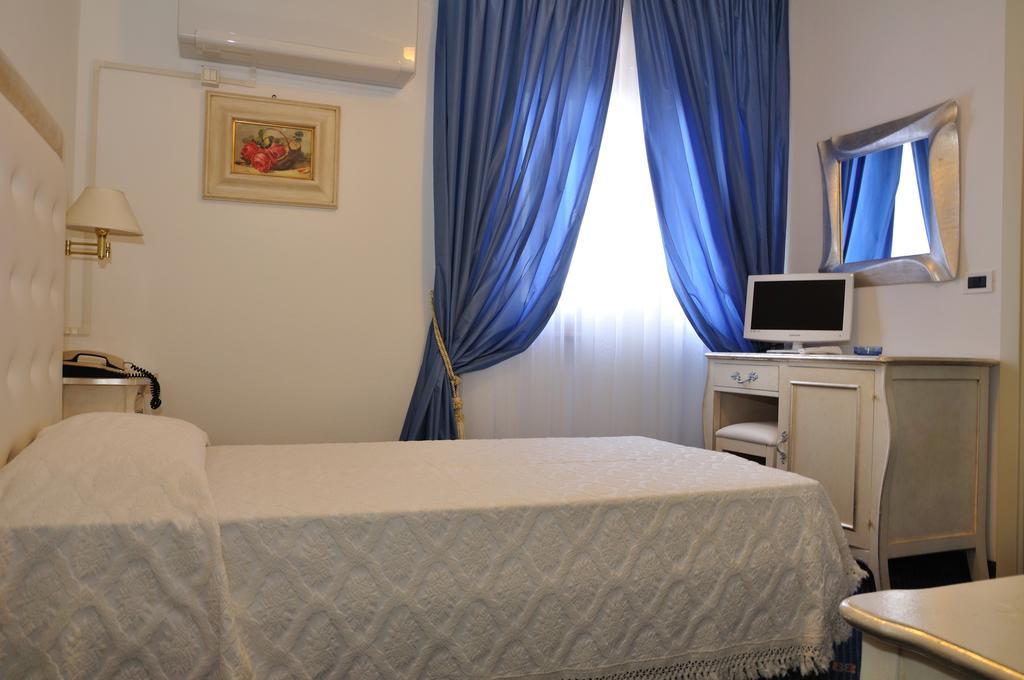 Hotel Tirreno Форте-деи-Марми Экстерьер фото