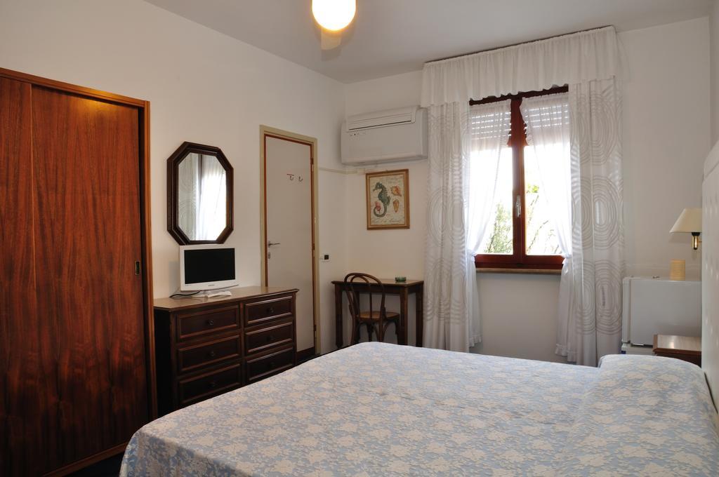 Hotel Tirreno Форте-деи-Марми Экстерьер фото