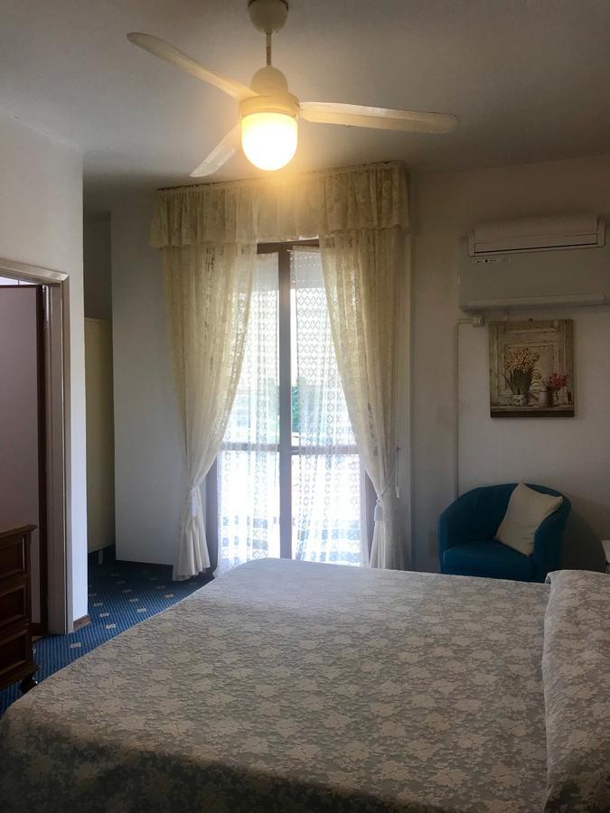 Hotel Tirreno Форте-деи-Марми Экстерьер фото