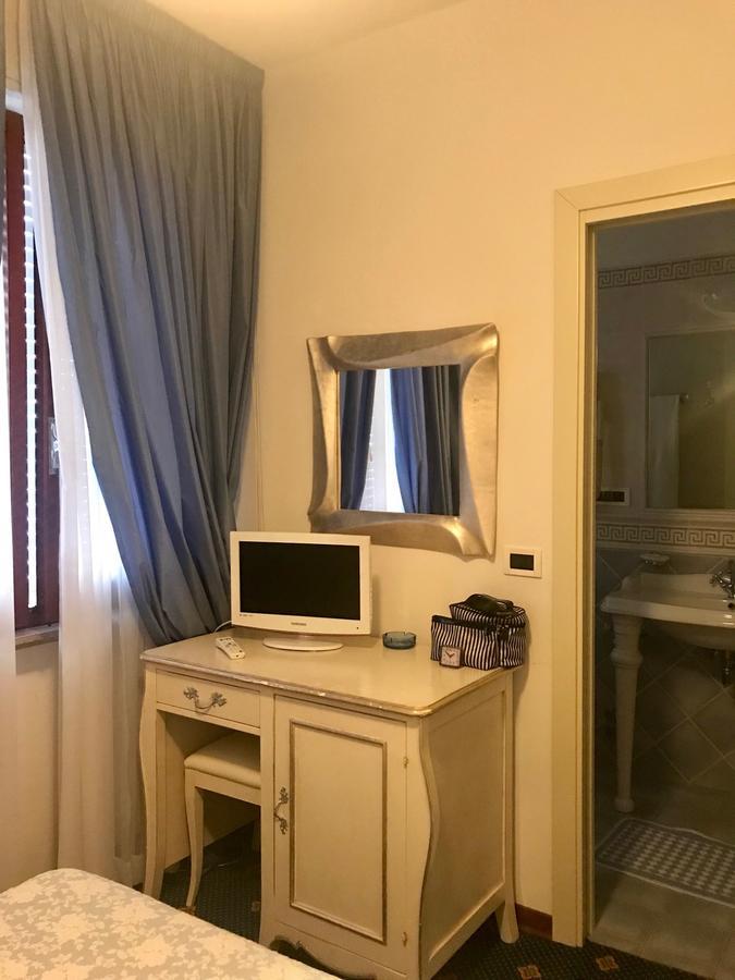 Hotel Tirreno Форте-деи-Марми Экстерьер фото