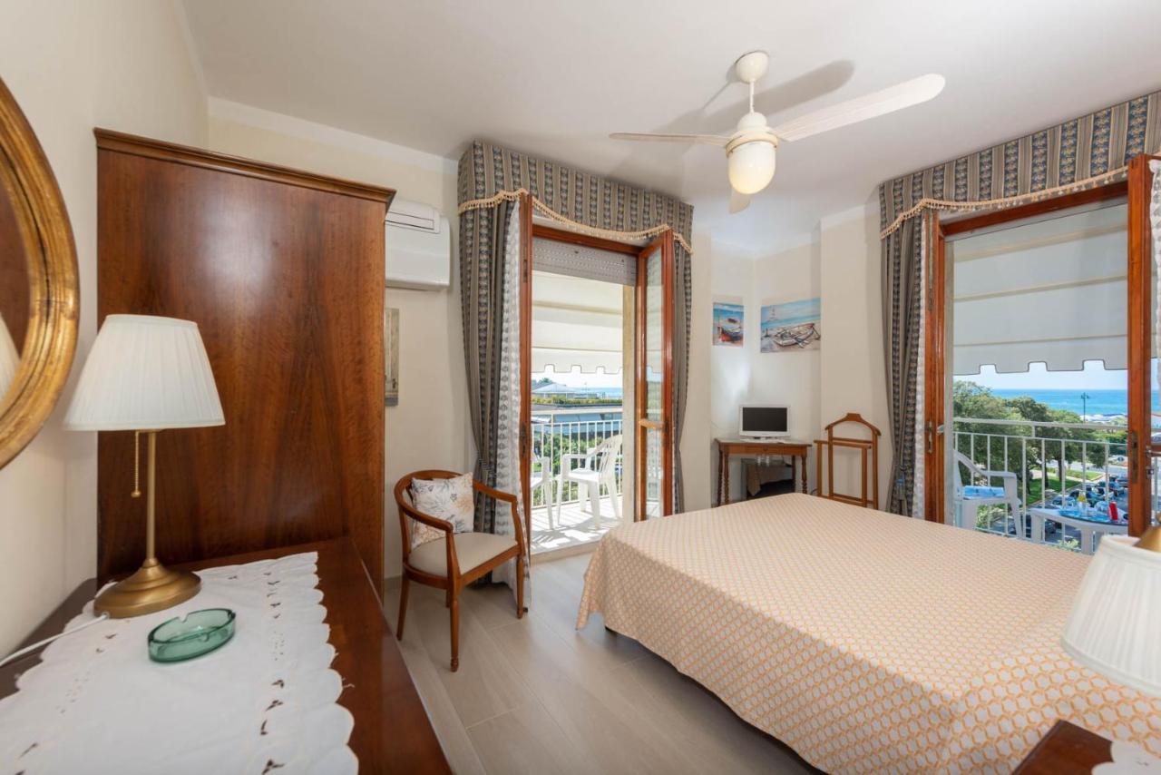 Hotel Tirreno Форте-деи-Марми Экстерьер фото