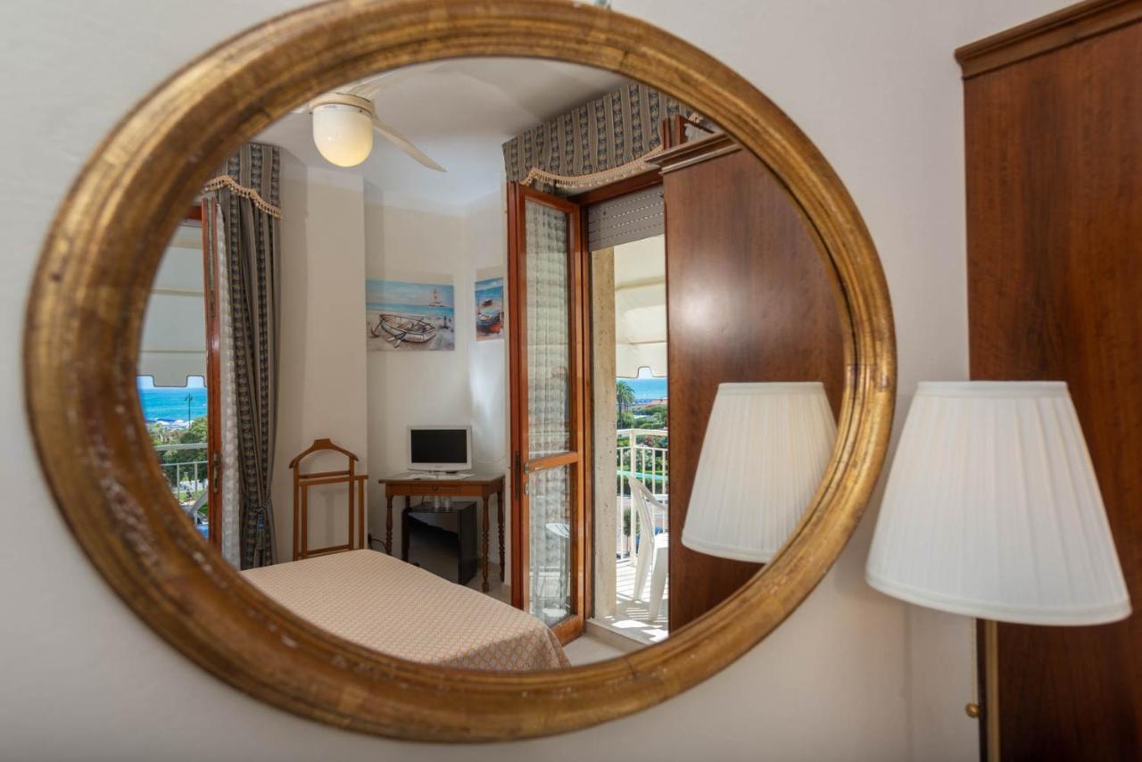 Hotel Tirreno Форте-деи-Марми Экстерьер фото